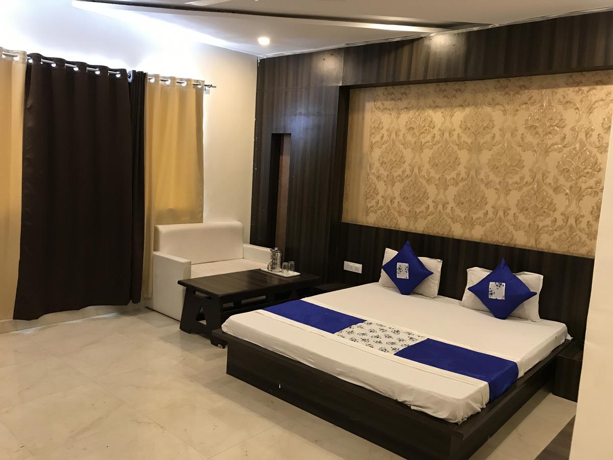 Hotel City Palace Ujjain Exteriör bild